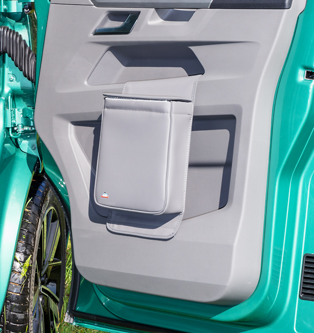 Brandrup MULTIBOX für rechte Fahrerhaustür VW T6.1, Design „Leder Palladium"